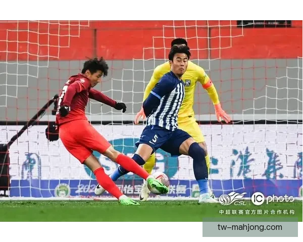 武磊在海港锋线如鱼得水单赛季打破中超进球纪录创历史新高 武磊在海港锋线如鱼得水单赛季打破中超进球纪录创历史新高